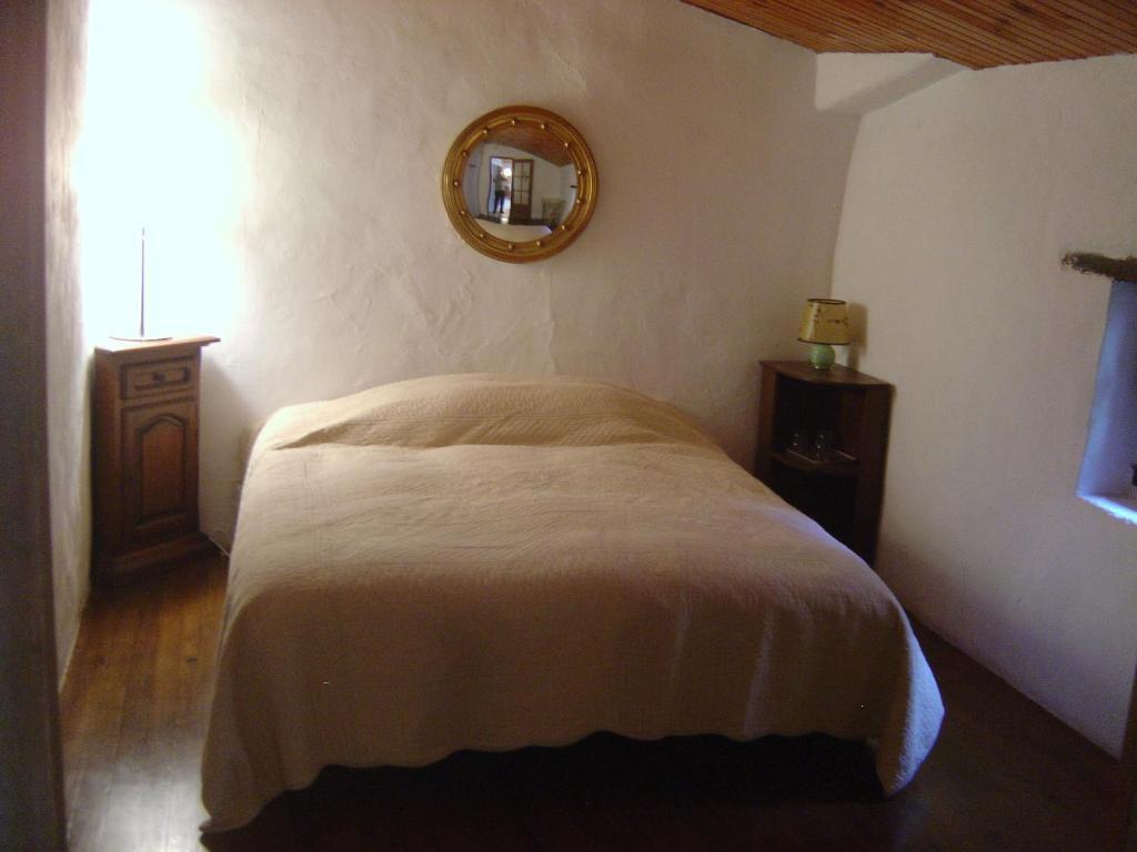Belle De Nuit Bed & Breakfast Oppède Oda fotoğraf