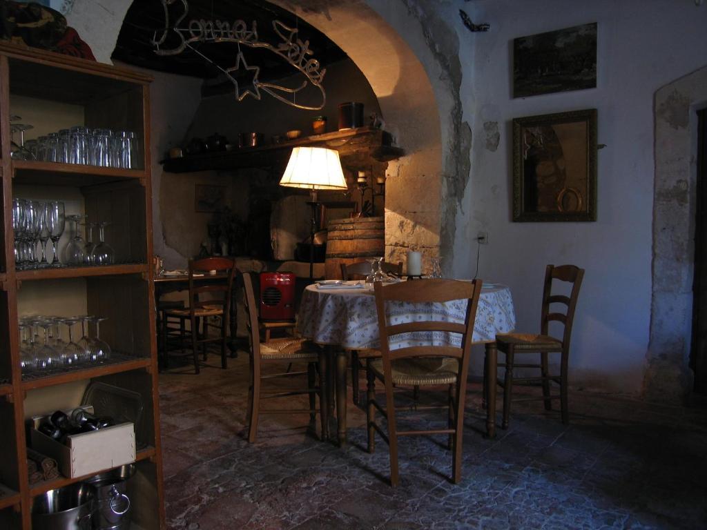 Belle De Nuit Bed & Breakfast Oppède Dış mekan fotoğraf