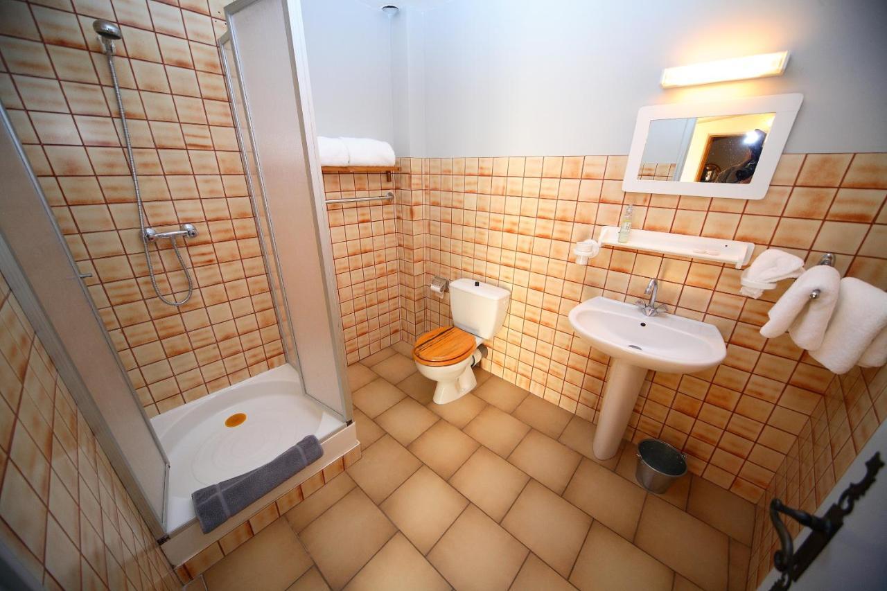 Belle De Nuit Bed & Breakfast Oppède Oda fotoğraf